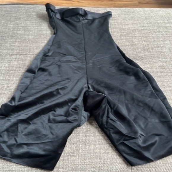 SKIMS BARELY THERE MID THIGH SHORT - Picture 5 of 6